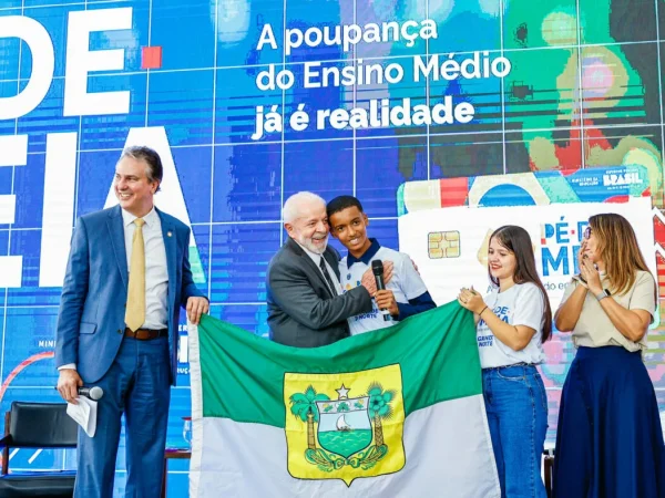 Anúncio do pagamento da 1ª parcela do Pé-de-Meia aconteceu em cerimônia realizada no Palácio do Planalto. — Foto: Ricardo Stuckert/PR