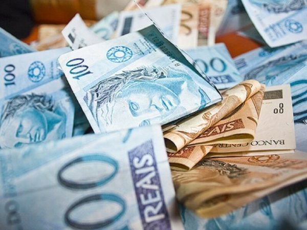 Mais de 89,2 mil pessoas devem receber valores da Caixa Econômica e do Banco do Brasil no estado — Foto: Reprodução/G1.