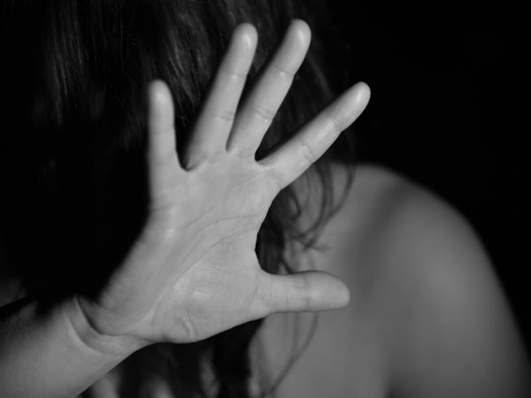 Violência contra a mulher, estupro, mão de socorro — Foto: Nino Caré/Pexels