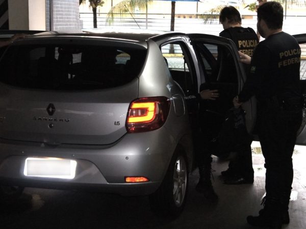 Trinta e cinco policiais federais e oito auditores da Receita Federal participam da operação. — Foto: PF-RN/Divulgação
