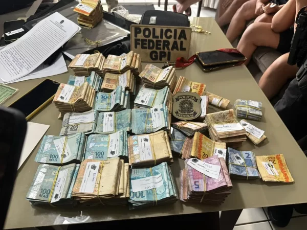 Dinheiro apreendido em casa de investigado apontado como chefe de facção criminosa no RN — Foto: PF/Divulgação