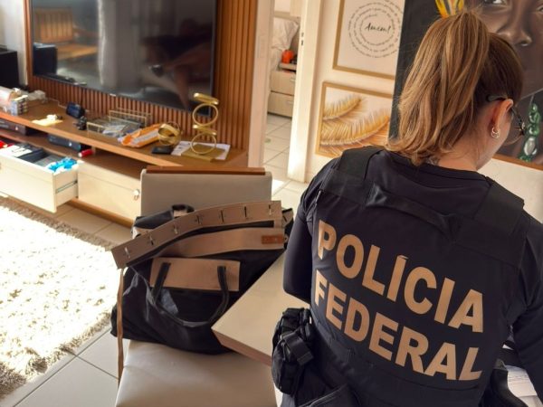 Polícia Federal cumpre mandado dentro da Operação Sem Desconto no RN — Foto: Polícia Federal/Cedida