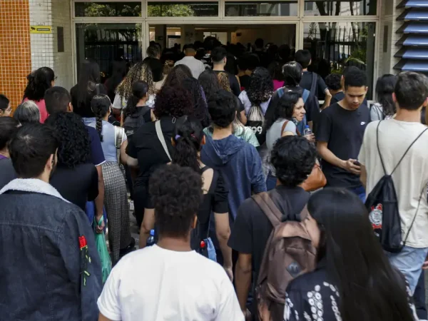 São Paulo (SP) 05/11/2023 - Estudantes e pais na Universidade Paulista no bairro do Paraiso . 
Foto: Paulo Pinto/Agência Brasil