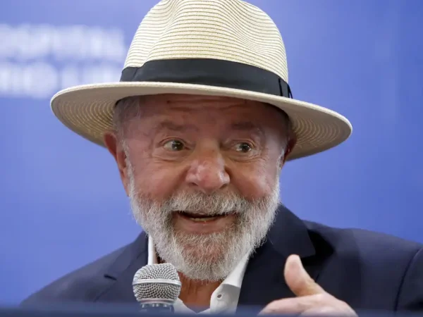 São Paulo (SP), 15/12/2024 - Presidente da República, Luiz Inácio Lula da Silva fala durante entrevista coletiva após cirurgia no hsopital Sírio-Libanês. Foto: Paulo Pinto/Agência Brasil