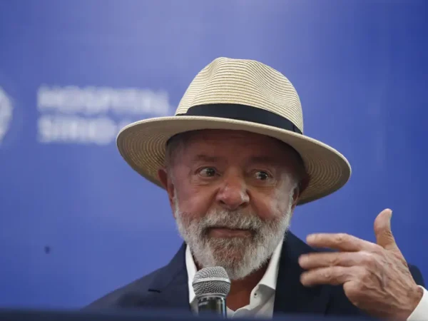 São Paulo (SP), 15/12/2024 - Presidente da República, Luiz Inácio Lula da Silva fala durante entrevista coletiva após cirurgia no hsopital Sírio-Libanês. Foto: Paulo Pinto/Agência Brasil
