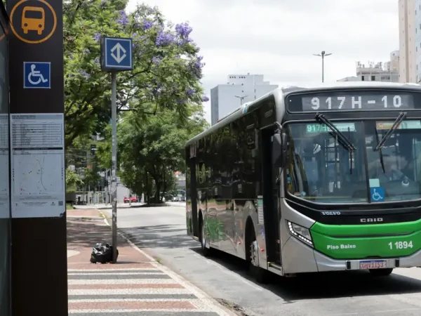 São Paulo (SP), 06/01/2026 - Aumento do valor das tarifas no transporte coletivo de São Paulo. Ônibus já exibem o novo aumento. Foto: Paulo Pinto/Agência Brasil