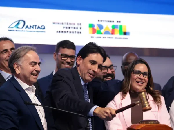 São Paulo (SP), 25/02/2026 - Ministro de Portos e Aeroportos, Sílvio Costa Filho, participa do leilão 1º bloco de arrendamentos a portuários, na B3. Foto: Paulo Pinto/Agencia Brasil