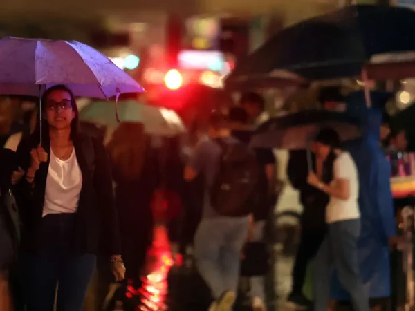 São Paulo (SP), 31/03/2025 - Pessoas durante chuva na Avenida Paulista. Foto: Paulo Pinto/Agência Brasil