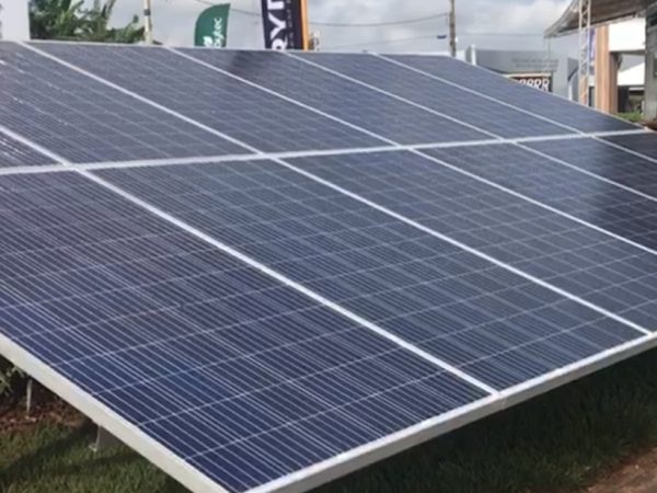 Placa de captação para geração de energia solar — Foto: Vanessa Martins/g1