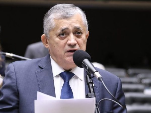 Deputado José Guimarães (PT-CE) fala no Plenário da Câmara dos Deputados