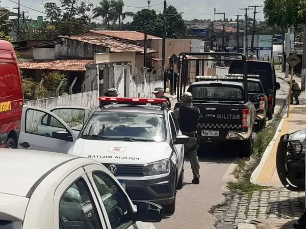 PM entrou na casa, resgatou reféns e prendeu o suspeito — Foto: Sérgio Henrique Santos/Inter TV Cabugi