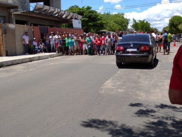 Perícia foi à rua Rodrigues Alves em Mossoró, na manhã deste sábado (1º), e isolou cena do crime para início das investigações — Foto: Hugo Andrade/Inter TV Costa Branca
