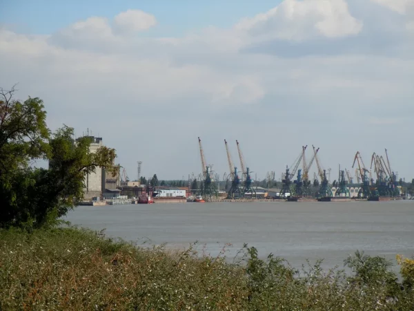 Rússia também intensificou os ataques aéreos aos portos do rio Danúbio na região sul de Odesa — Foto: Yuriy Kvach/Wikimedia Commons