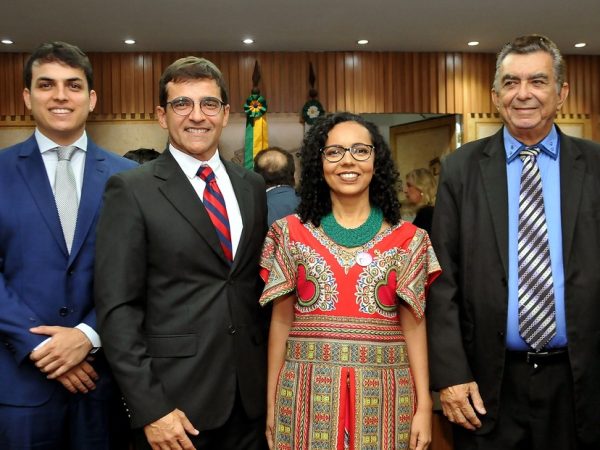 Maurício Gurgel (PSOL), Fúlvio Mafaldo (SD), Divaneide Basílio (PT) e Dagô (DEM) tomaram posse nesta sexta (1º) — Foto: Elpídio Júnior/CMN/Divulgação