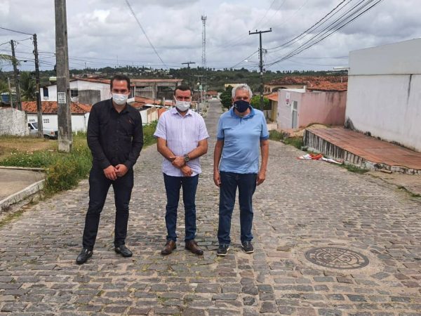 João Maia esteve em algumas localidades para conferir in loco, as demandas de Macaíba — Foto: Divulgação