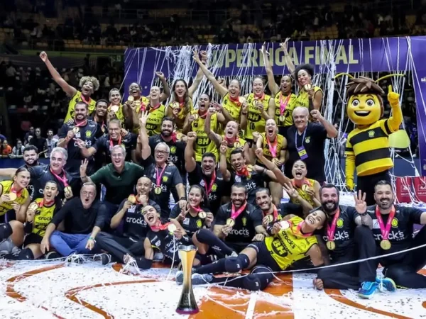 Praia Clube derrota Minas por 3 sets a 0 e conquista Superliga Feminina de vôlei, em 03/05/2026