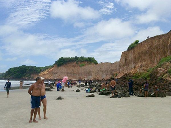 Falésias de Cotovelo, são um dos atrativos do litoral sul potiguar (Foto: Heloísa Guimarães/Inter TV Cabugi)