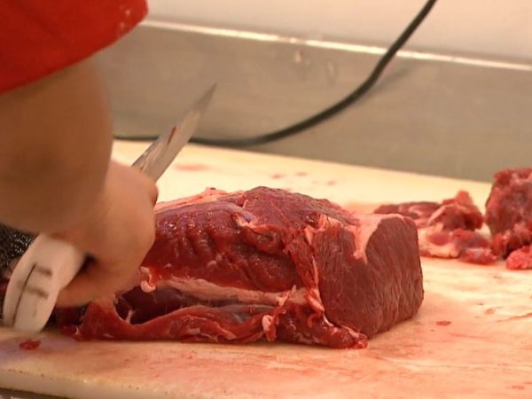 Preços das carnes registraram alta de 8,09% em novembro e representaram o maior impacto individual na inflação do mês — Foto: Reprodução/EPTV