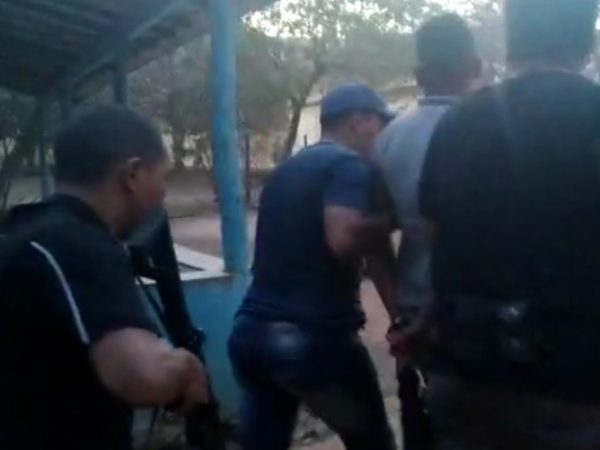 Aluno de 18 anos foi preso escondido em uma fazenda no Nova Roma, Goiás — Foto: Polícia Militar/Divulgacão.