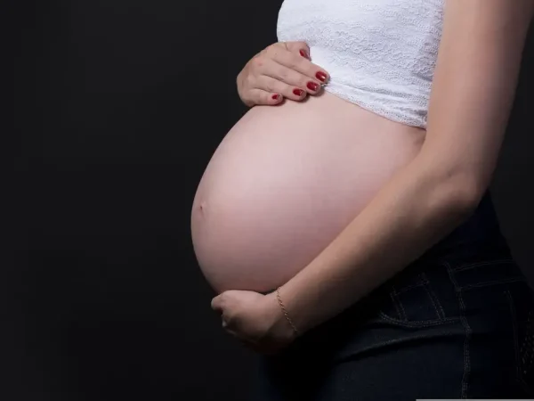 Foto de gestante - Mulher em gestação. Foto: Fotorech/Pixabay