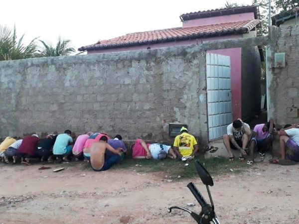 Foram autuados 19 adultos, sendo 18 homens e uma mulher, e mais dois adolescentes — Foto: MPRN/Divulgação