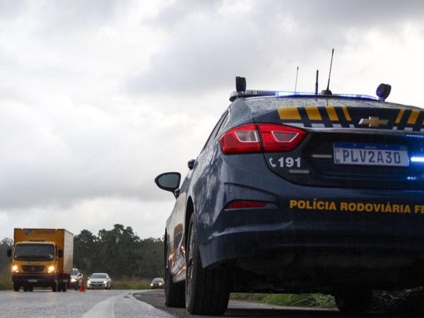 A Polícia Rodoviária Federal (PRF) informa que todas as rodovias federais na Bahia encontram-se com o livre fluxo de veículos, não havendo nenhum ponto de retenção total ou parcial