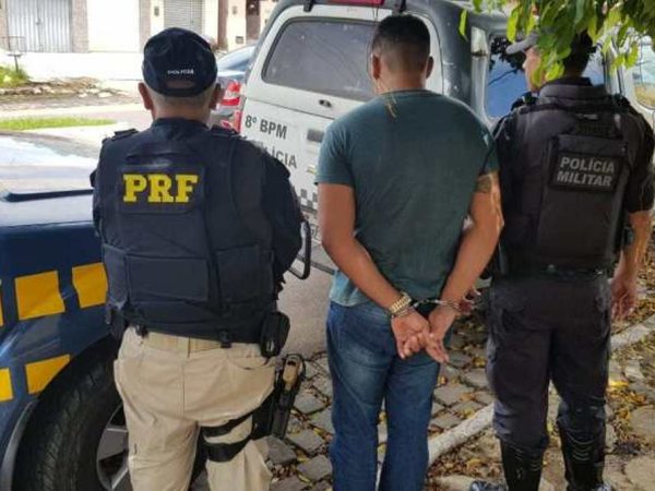 Polícia Rodoviária Federal (PRF) prendeu foragido da Justiça do RN em Canguaretama — Foto: Divulgação/PRF