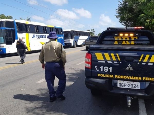 Blitz da PRF com o DER resultou na apreensão de 15 ônibus na Grande Natal — Foto: PRF/Divulgação
