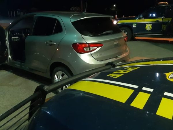 Presos suspeitos de participar de quadrilha de roubo de carros, na Paraíba — Foto: PRF/Divulgação