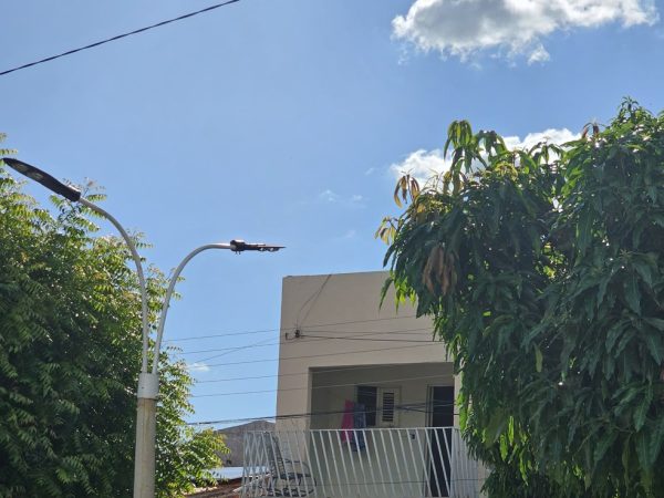 Vítima estava no primeiro andar de um imóvel em Apodi, no interior do RN — Foto: Cedida/PM