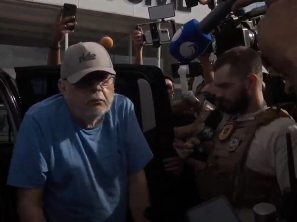 Fernando Cunha Lima é preso e levado para a Central de Polícia, em João Pessoa — Foto: Reprodução/Jornal da Paraíba