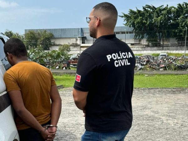 Homem foi preso suspeito de estupro e importunação sexual em Pitimbu — Foto: Polícia Civil