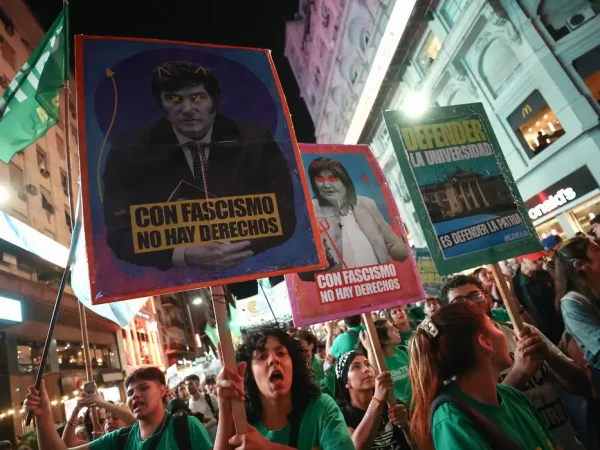 Protesto em Buenos Aires contra cortes no orçamento da educação
23/04/2024
REUTERS/Agustin Marcarian
