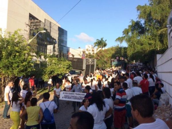 Empregados se aglomeram em frente à sede da Procuradoria Regional do Trabalho – Foto: Divulgação