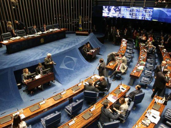 Senadores começam a discutir destaques
 — Foto: Fabio Rodrigues Pozzebom/Agência Brasil.