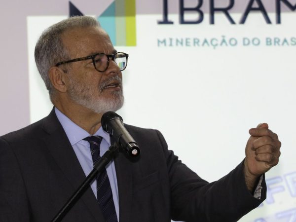 O diretor do IBRAM, Raul Jungmann, discursa durante celebração dos 46 anos do Instituto Brasileiro de Mineração (Ibram),