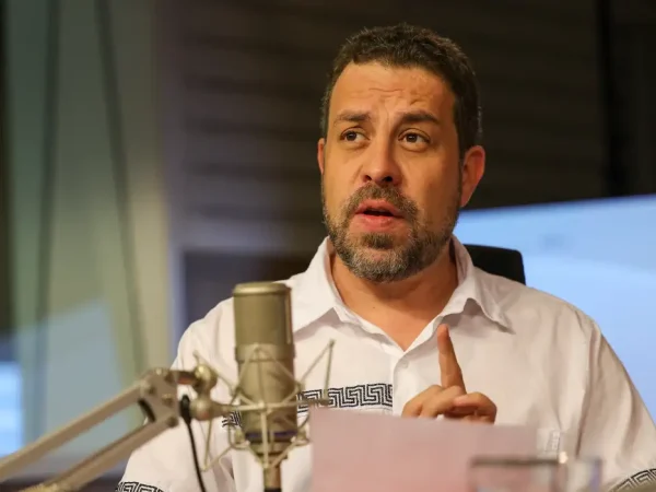 Brasília (DF) 21/01/2026 - O ministro da Secretaria-Geral da Presidência, Guilherme Boulos, participa do programa Bom Dia, Ministro  Foto: Fabio Rodrigues-Pozzebom/ Agência Brasil