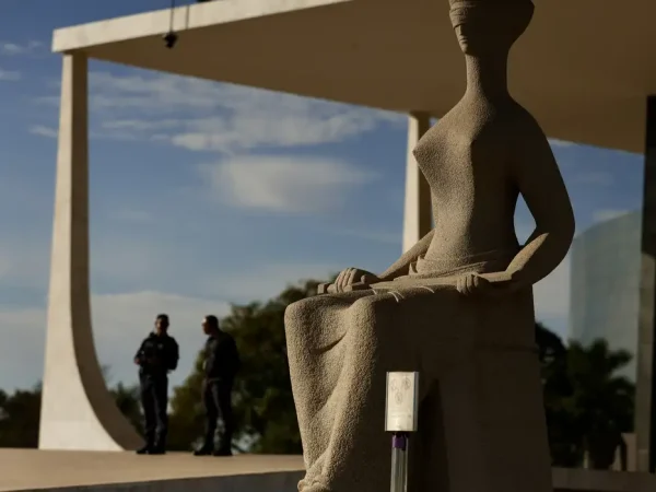 Brasília (DF), 02/09/2025 - Estátua da Justiça em frente ao STF. O STF inicia o julgamento de Bolsonaro e de mais sete réus da trama golpista. Foto: Fabio Rodrigues-Pozzebom/Agência Brasil