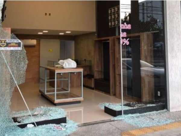 A ação aconteceu na mesma galeria na qual homens armados tentaram efetuar um roubo numa agência bancária - Reprodução