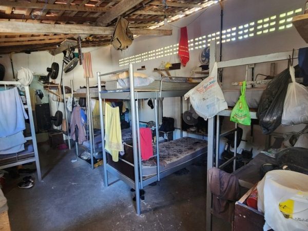 Situação do alojamento em que os trabalhadores resgatados dormiam, em obras realizadas em João Pessoa e Cabedelo, na Paraíba — Foto: Grupo Especial de Fiscalização Móvel/MPT