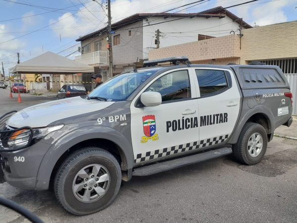 Homens em um carro prata fizeram os disparos e cometeram o crime na tarde desta terça (27). — Foto: Julianne Barreto/Inter TV Cabugi