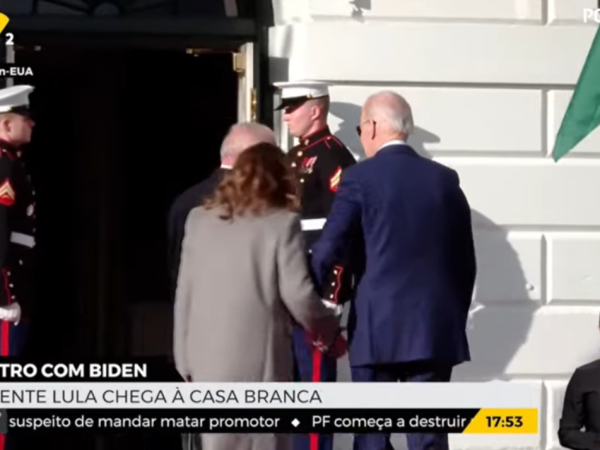 Depois de posarem para fotos, Biden estendeu a mão a Janja e ambos entraram juntos na Casa Branca. — Foto: Reprodução