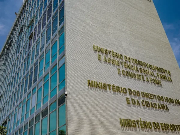Brasília (DF), 11/10/2023, Prédio do Ministério do Desenvolvimento e assistência social, Família e Combate à Fome, Ministério dos Direitos Humanos e da Cidadania e ministério dos Esportes, na Esplanada dos Ministérios em Brasília.  Foto: Rafa Neddermeyer/Agência Brasil