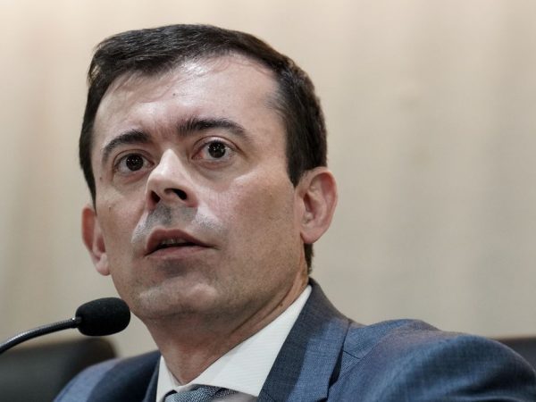 Brasília (DF), 15/04/2024, O secretário do Tesouro Nacional, Rogério Ceron, durante entrevista coletiva para apresentar o projeto de Lei de Diretrizes Orçamentárias (LDO) de 2025.  Foto: Rafa Neddermeyer/ Agência Brasil