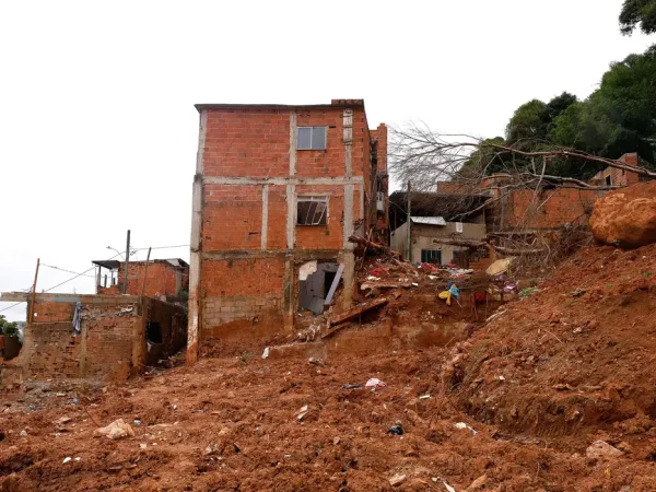 Juiz de Fora (MG), 19/03/2026 - Parque Jardim Burnier, um dos bairros mais atingidos pela chuva. Um mês depois dos deslizamentos e alagamentos que causaram a morte de mais de 70 pessoas em Juiz de Fora, além de deixar milhares de pessoas desabrigadas. Foto: Tânia Rêgo/Agência Brasil