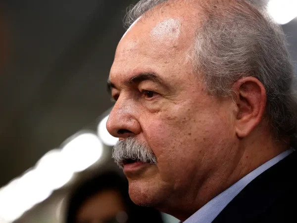 Rio de Janeiro (RJ), 25/02/2025 - O presidente do banco, Aloizio Mercadante, fala durante coletiva em que o Banco Nacional de Desenvolvimento Econômico e Social (BNDES) divulga o resultado financeiro e o desempenho operacional do ano de 2024 , na sede da instituição, no centro da cidade  Foto: Tânia Rêgo/Agência Brasil