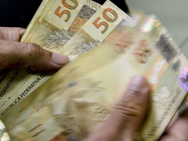Datas de pagamento seguem modelo do Bolsa Família. — Foto: © Marcello Casal Jr/Agência Brasil