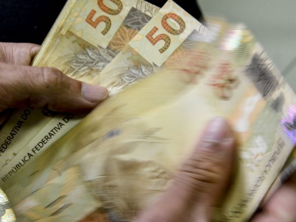 Adicional de R$ 150 começará a ser pago em março. — Foto: Marcello Casal Jr/Agência Brasil