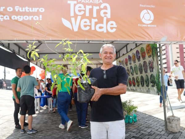 Na última edição, o Paraíba Terra Verde distribuiu cerca de 600 mudas — Foto: Foto: Reprodução Rede Paraíba.