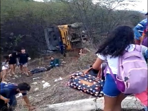 Acidente aconteceu na BR-405 próximo ao município de Pau dos Ferros, no RN — Foto: Redes sociais.
